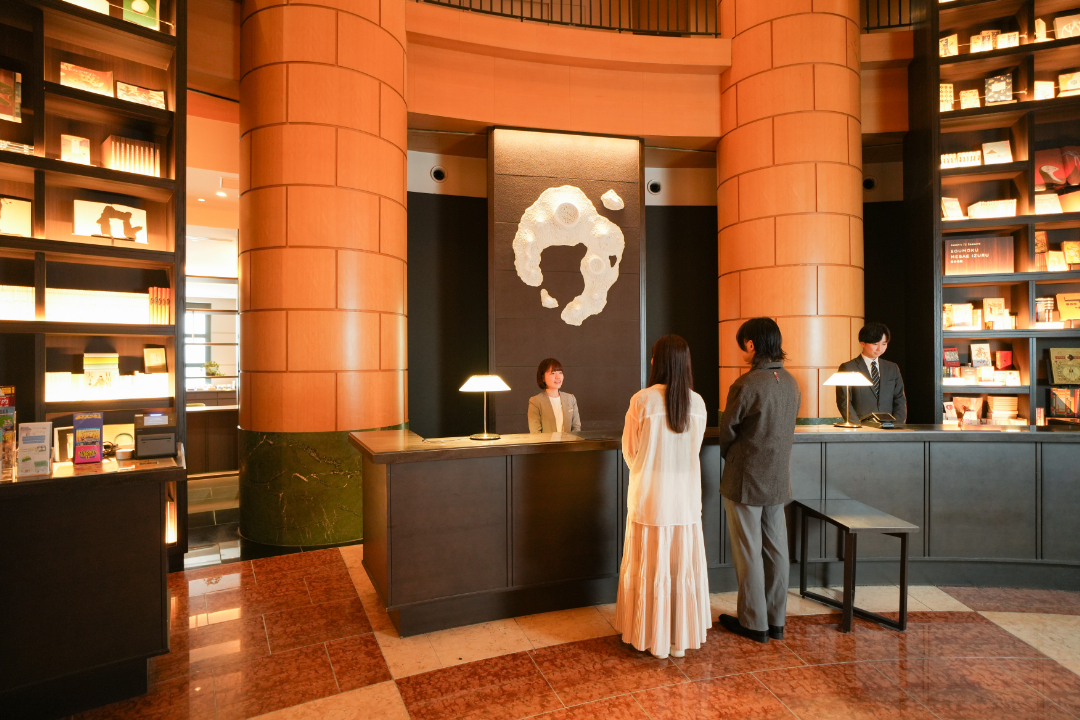 フロントスタッフサムネイル